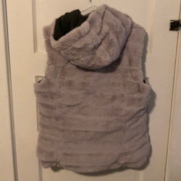 Reversible Vest - Picture 4 of 4